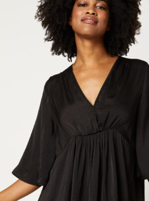 Black blouse with gathers and v neck