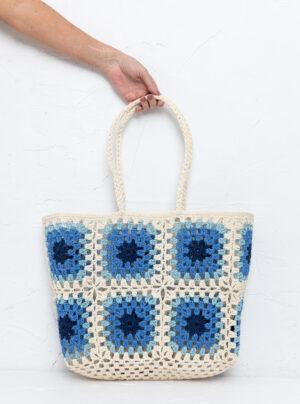 Crochet style tote bag in blue and crea